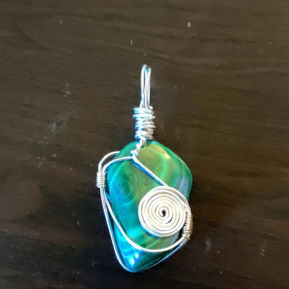 Wire wrapped reversible pendant